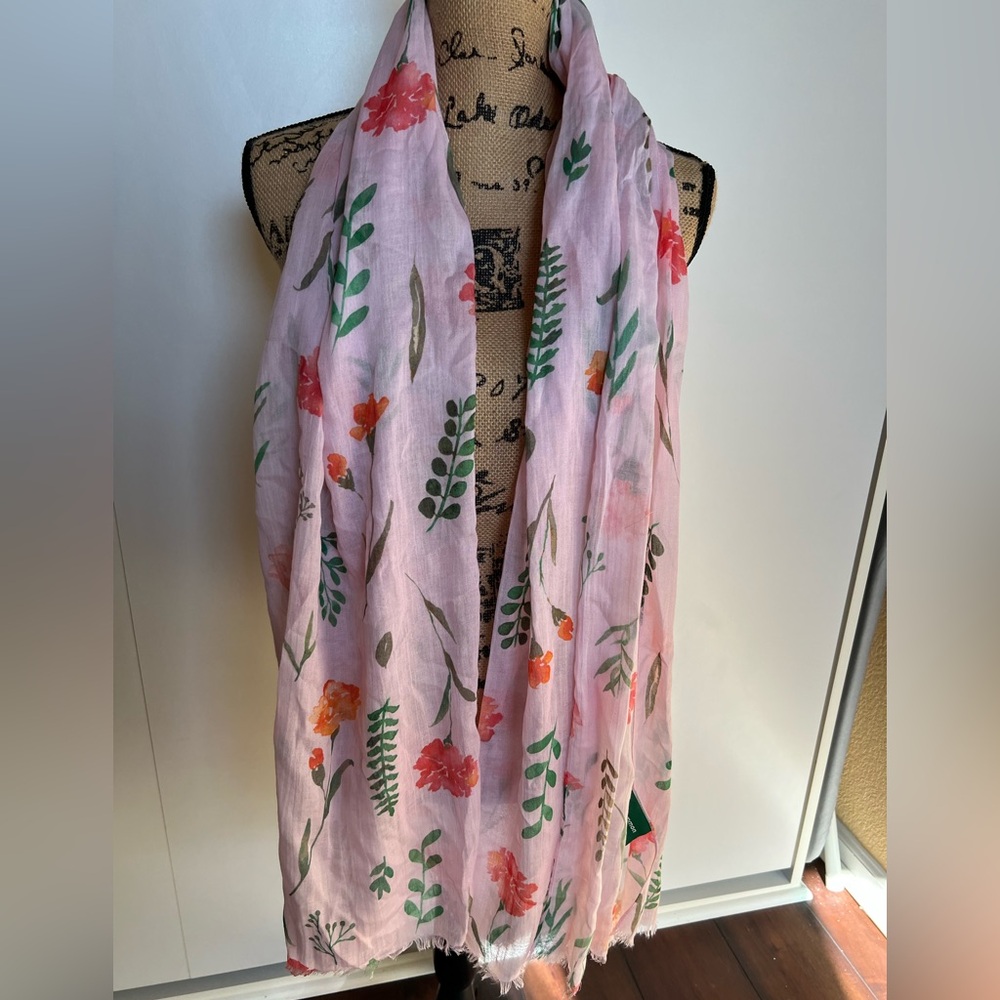 Uncommon Goods Women’s Floral Scarf